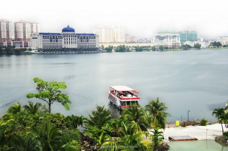 بحيرة الماينز والخيول الذهبية في ولاية سيلانجور بماليزيا بحيرة الماينز والخيول الذهبية في ولاية سيلانجور بماليزيا