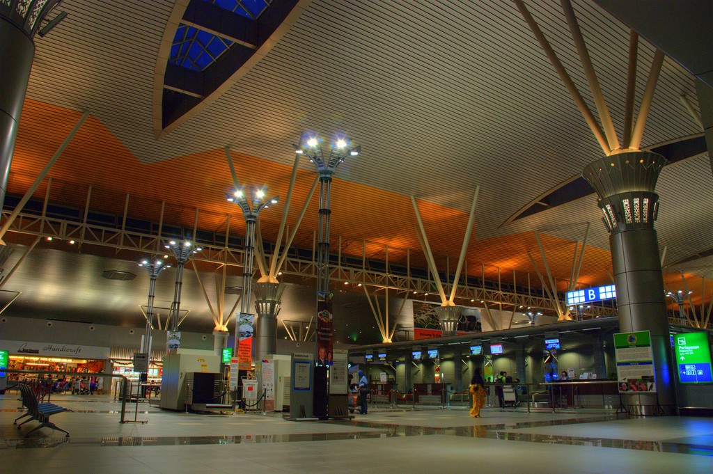 مطار كوتا كينابالو الدولي في ولاية صباح