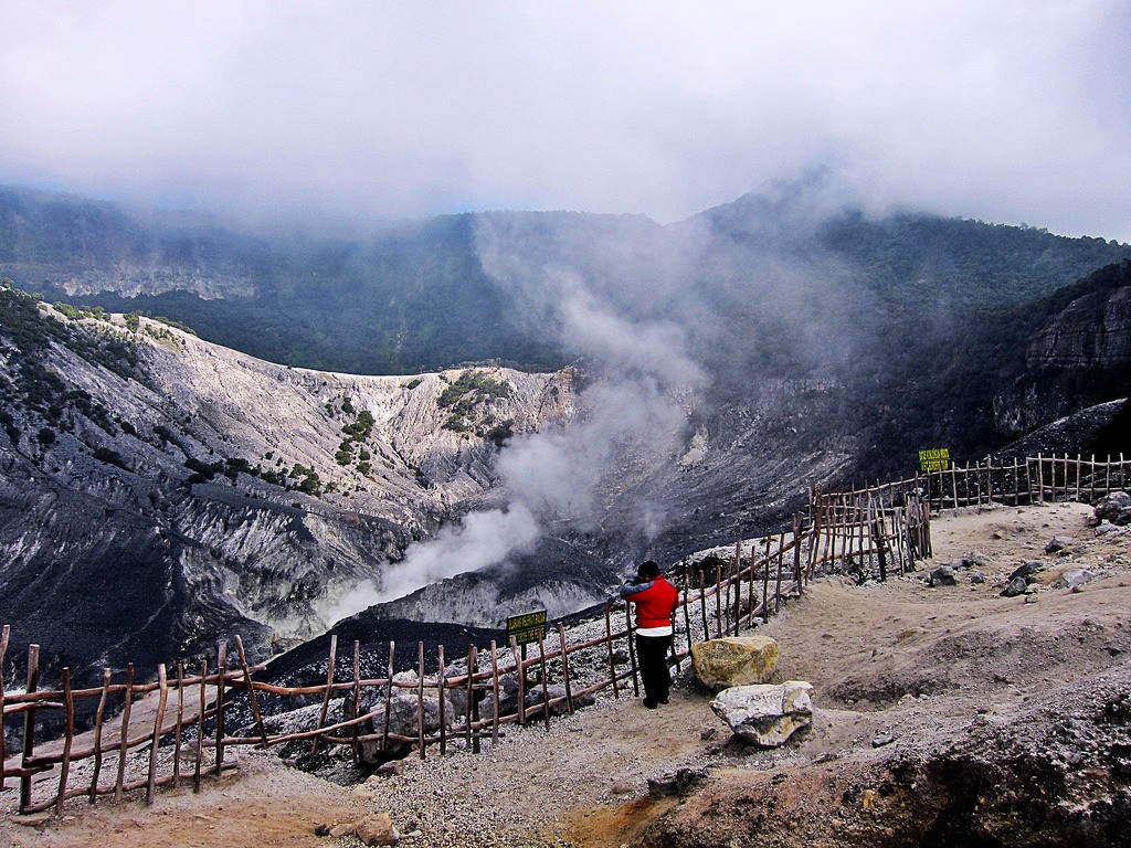 بركان تانكوبان باندونق اندونيسيا