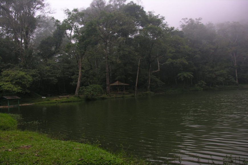 البحيرة الملونة بونشاك اندونيسيا  البحيرة الملونة بونشاك اندونيسيا