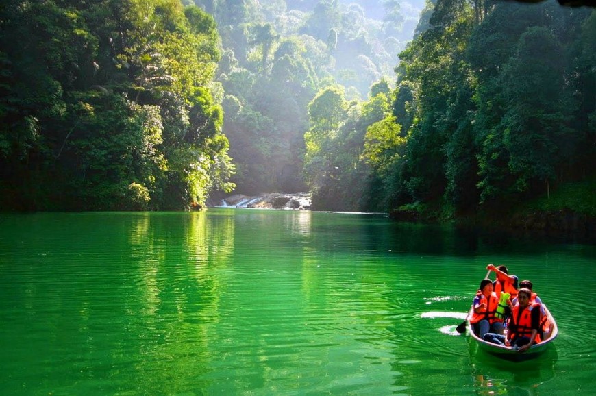بحيرة كينير ولاية ترينجانو ماليزيا بحيرة كينير ولاية ترينجانو ماليزيا