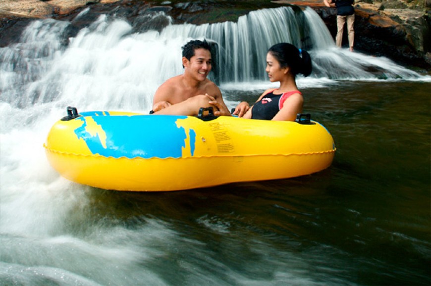شلالات كوتا تينجي في ولاية جوهور بماليزيا شلالات كوتا تينجي في ولاية جوهور بماليزيا