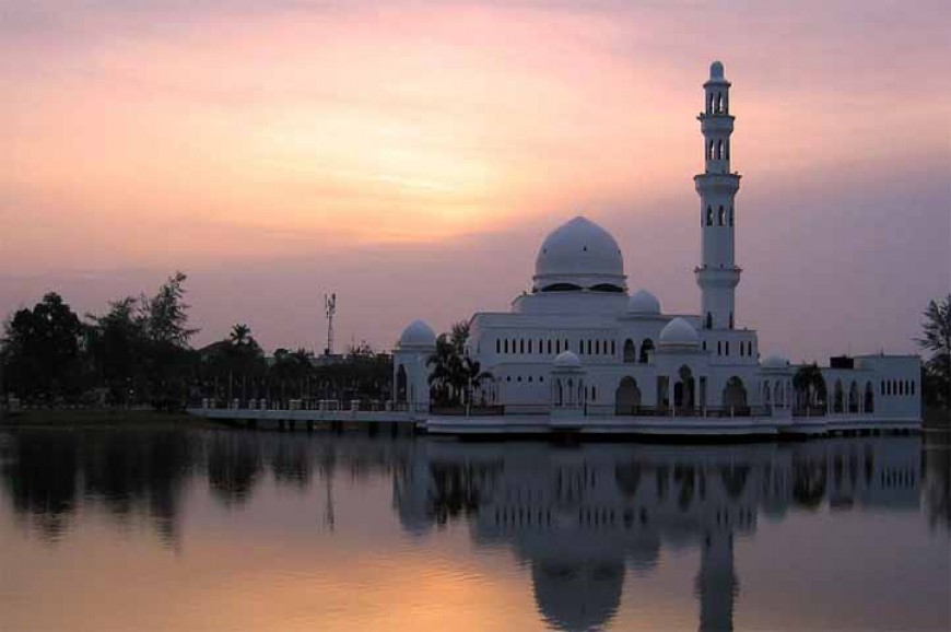 بحيرة كينير ولاية ترينجانو ماليزيا بحيرة كينير ولاية ترينجانو ماليزيا