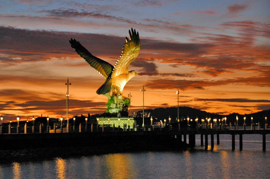 ميدان نصب النسر في لنكاوى ماليزيا  ميدان نصب النسر في لنكاوى ماليزيا