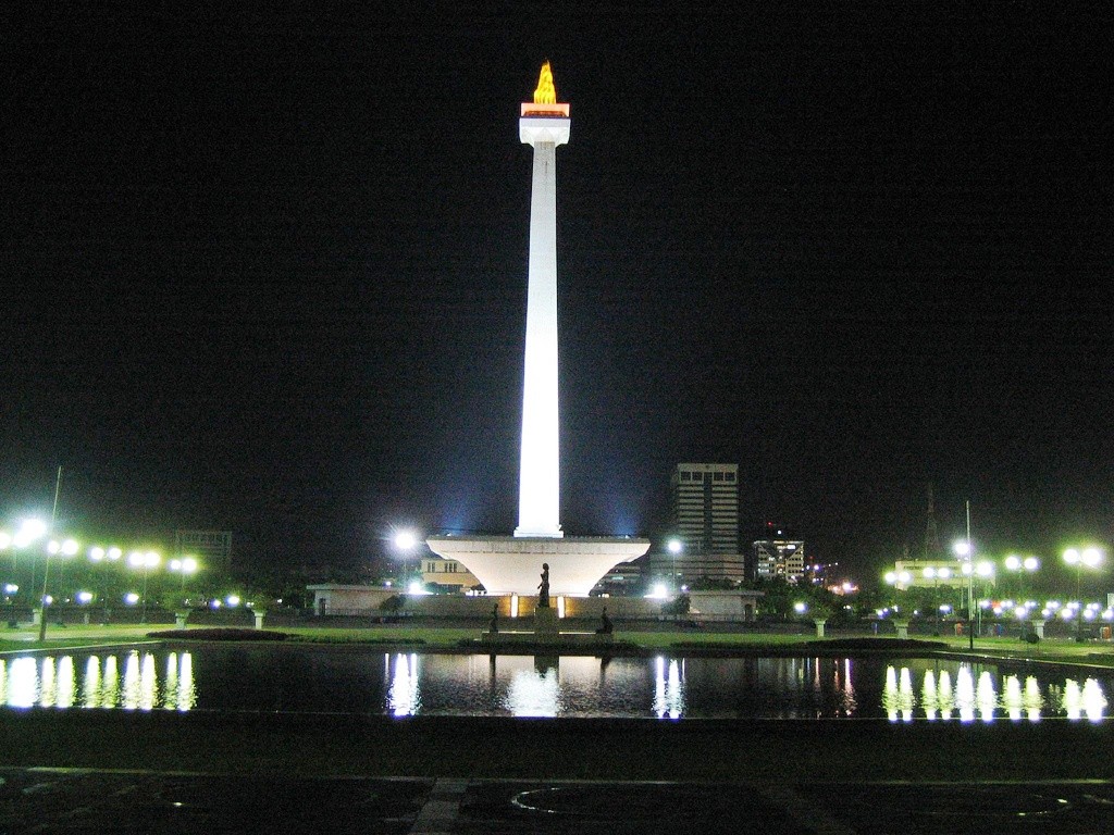 النصب التذكاري الوطني جاكرتا اندونيسيا