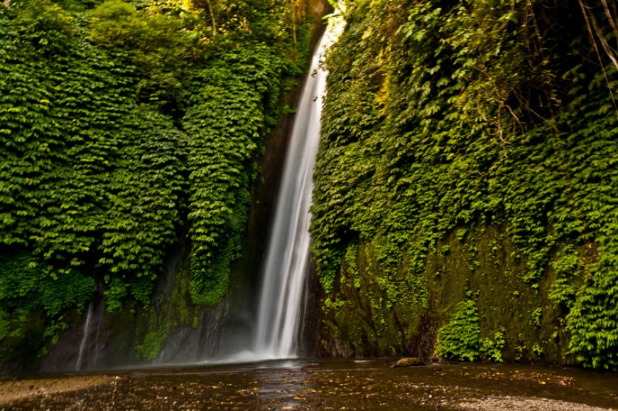 شلالات جزيرة بالي  موندوك - ميمبيه - تيقينونقان - شامبوهان - سنق سنق شلالات جزيرة بالي  موندوك - ميمبيه - تيقينونقان - شامبوهان - سنق سنق