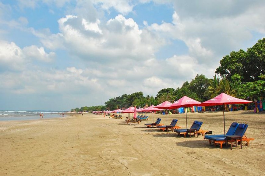 شاطئ سيمنياك بالي اندونيسيا شاطئ سيمنياك بالي اندونيسيا