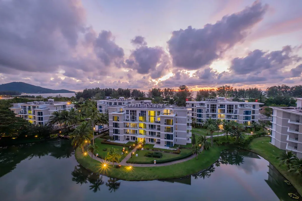 Splash Beach Resort, Maikhao Phuket