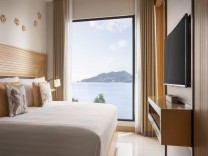 One-Bedroom Suite Ocean Coral Lounge