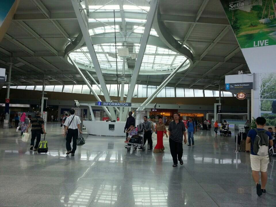 مطار السلطان إسماعيل الدولي جوهور بهرو