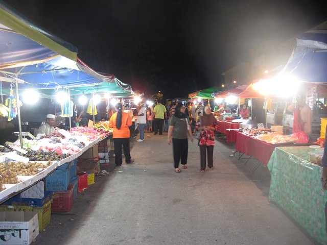السوق الليلي تيمويونق لنكاوي ماليزيا